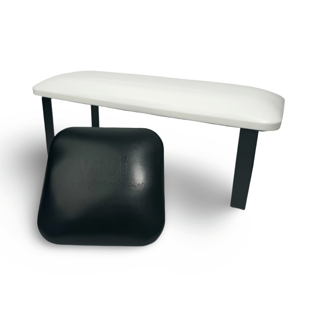 Apoyabrazos blanco y reposacodos negro para la mesa de manicura