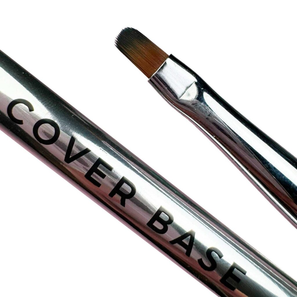 Pincel plano para aplicar cover base