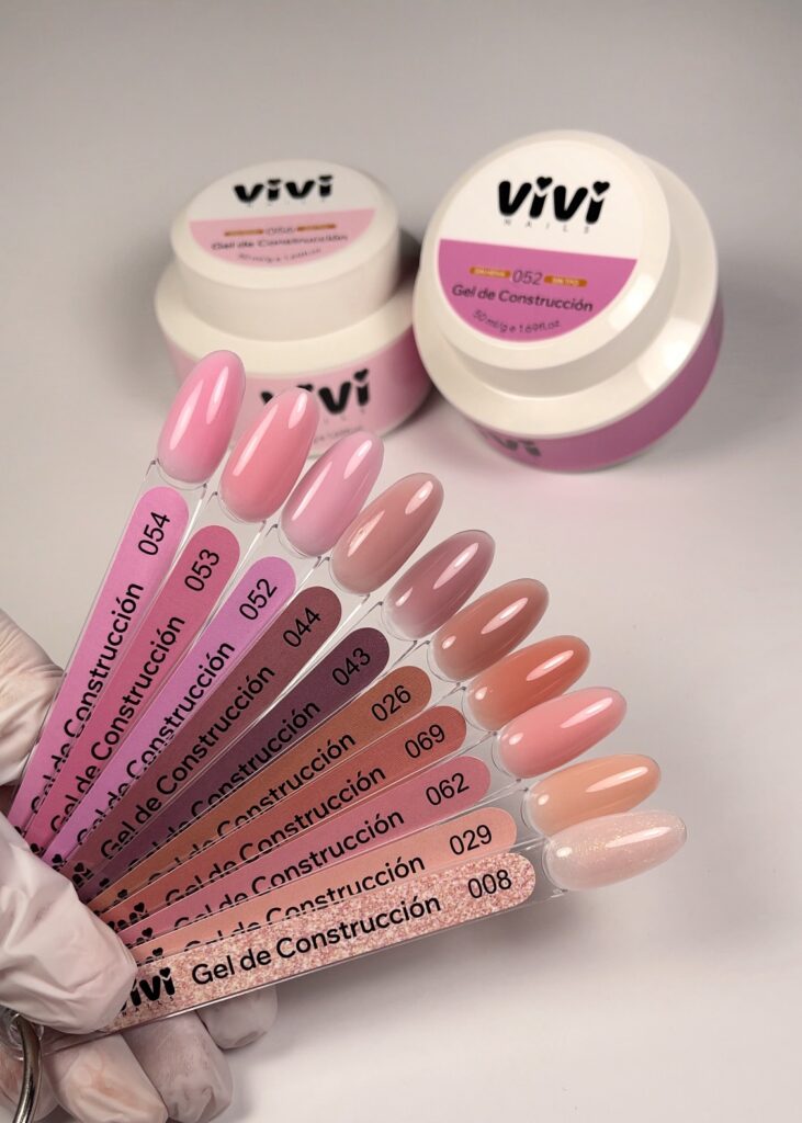 Tips de muestra de gel de construcción en rosas y nudes con dos tarros
